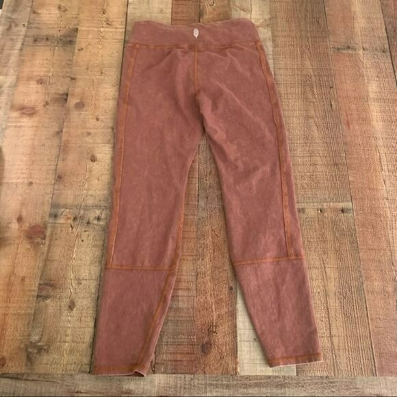 Free People Movement Women’s red marbled leggings medium - Picture 11 of 12